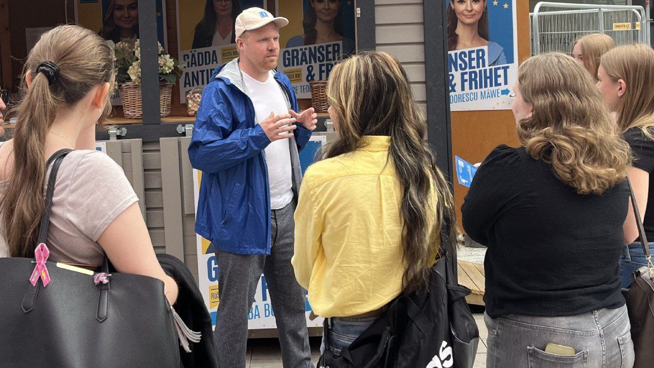 در آخرین اندازه گیری حزب S نزول می‌کند و KD بالا می‌رود