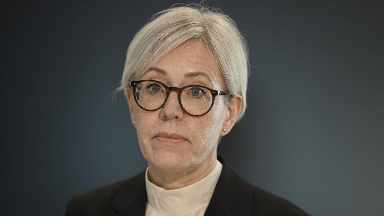 مدیر کل، ایوو را ترک می‌کند