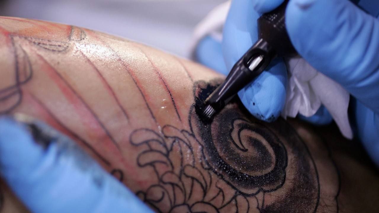 خالکوبی می تواند خطر ابتلا به سرطان در غدد لنفاوی را افزایش دهد