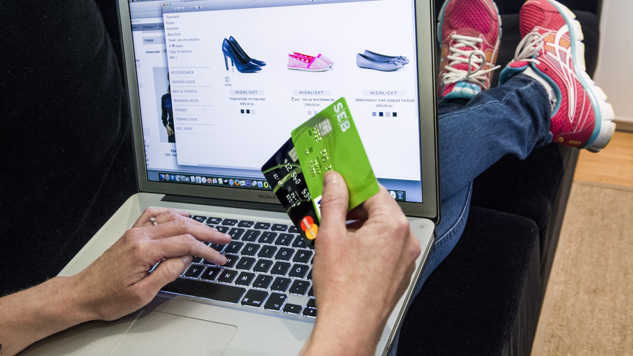 ⚡️ بدهی‌های زنان جوان به شدت افزایش یافته و اکنون به اندازه بدهی‌های مردان است