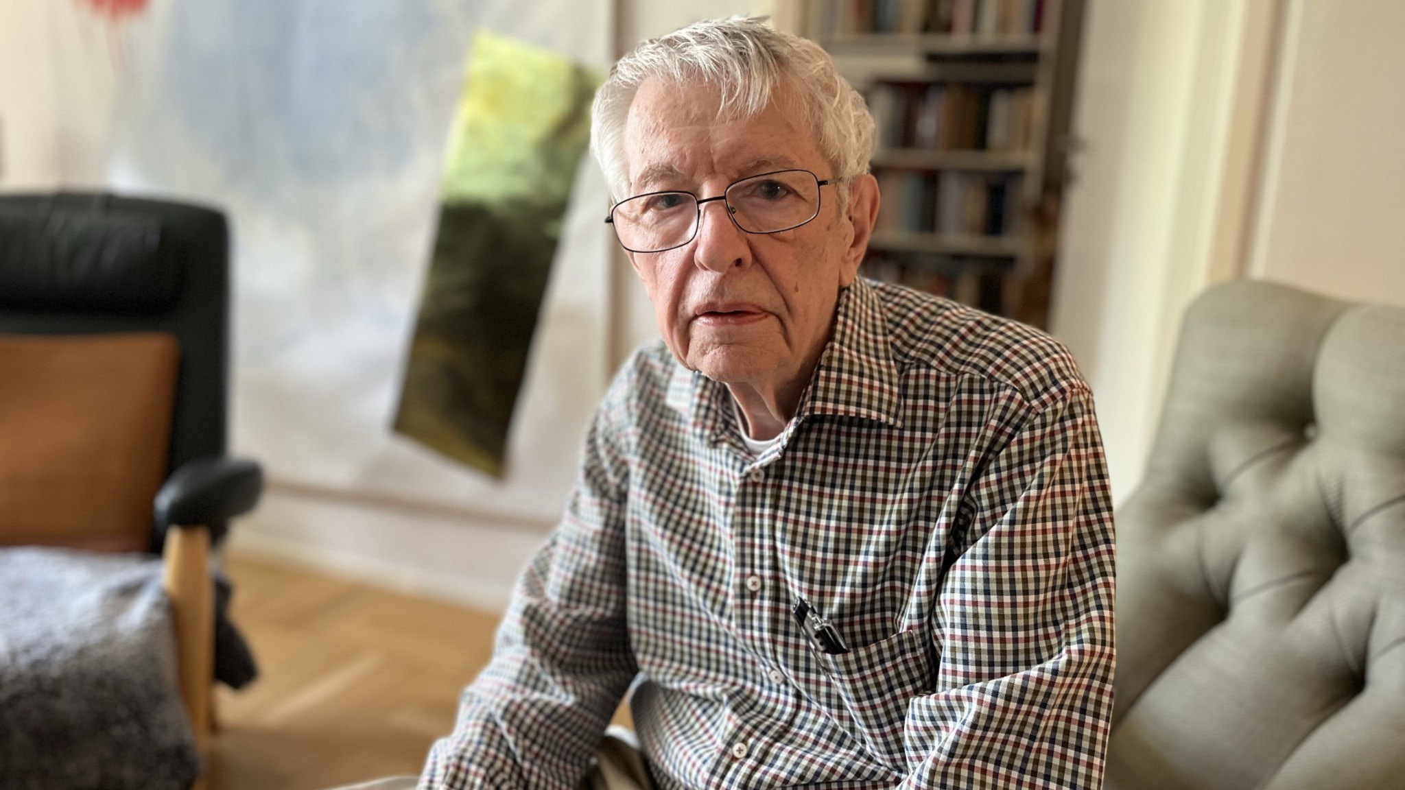 ⚡️ تام، ۸۷ ساله، توسط یک شرکت فرش فریب خورد: “جرات کنید درباره این شرمندگی صحبت کنید”
Tom, 87, blev lurad av mattfirma: ”Våga prata om skammen”