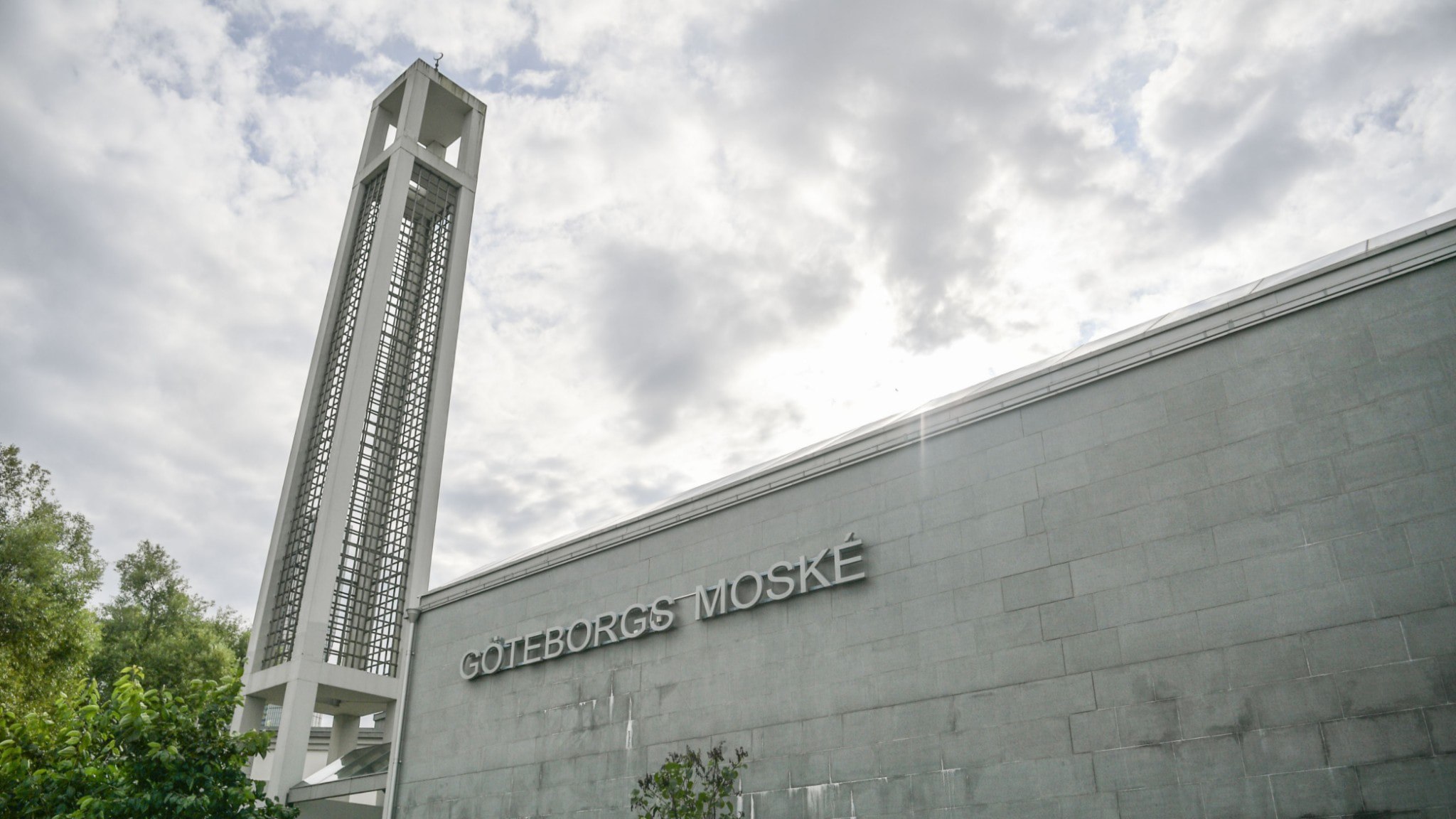 ⚡️ مسجد یوتبوری دو امام جماعت را بیرون می‌کند؛ برای رهبر کشته شده‌ی حماس نیایش و ترحیم برگزار کردند