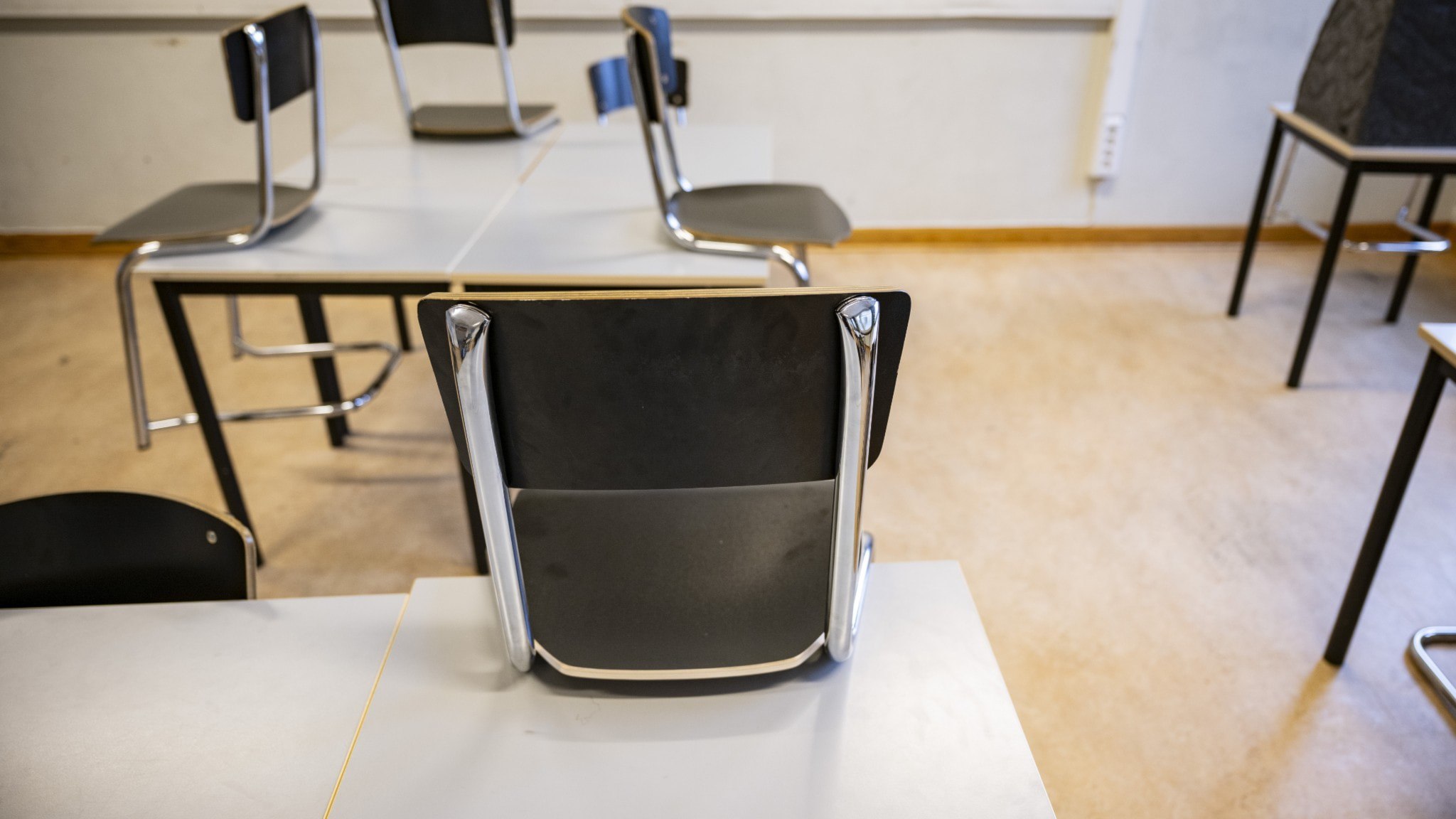 ⚡️ از هر پنج فرد، یک نفر به دبیرستان دسترسی ندارد: یک معضل مسئله‌ساز