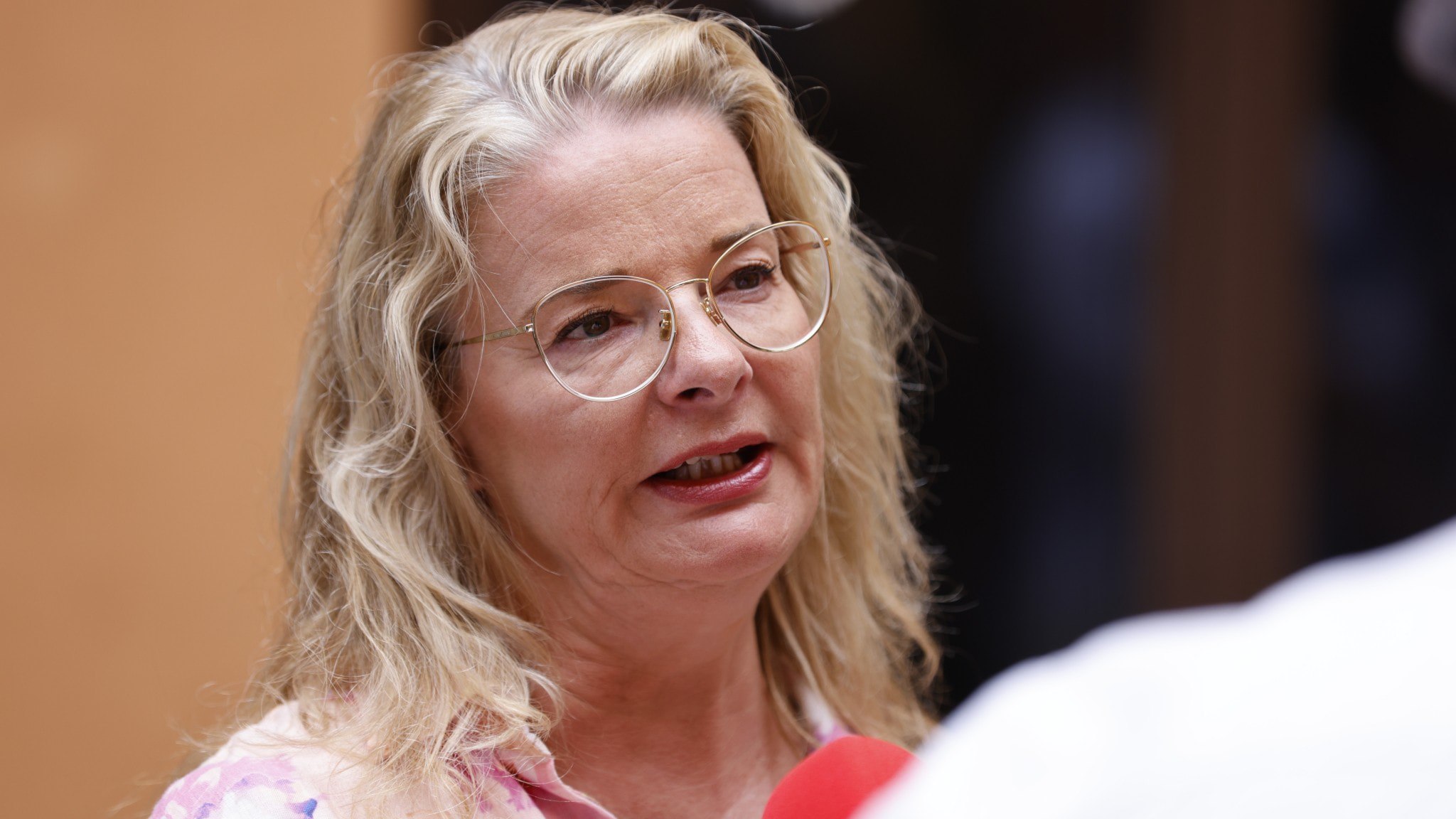 ⚡️ وزیر آموزش و پرورش می‌خواهد نمره مردودی (F) را حفظ کند: “حمایت‌ها خیلی دیر ارائه می‌شود”