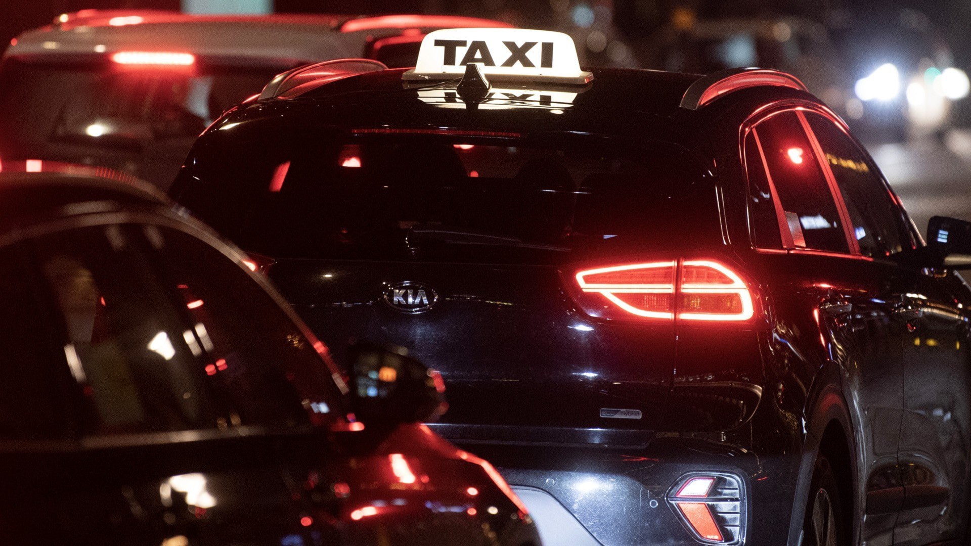 ⚡️  پلیس از بزاق رانندگان تاکسی‌های غیرقانونی برای بررسی جرایم جنسی نمونه‌برداری می‌کند