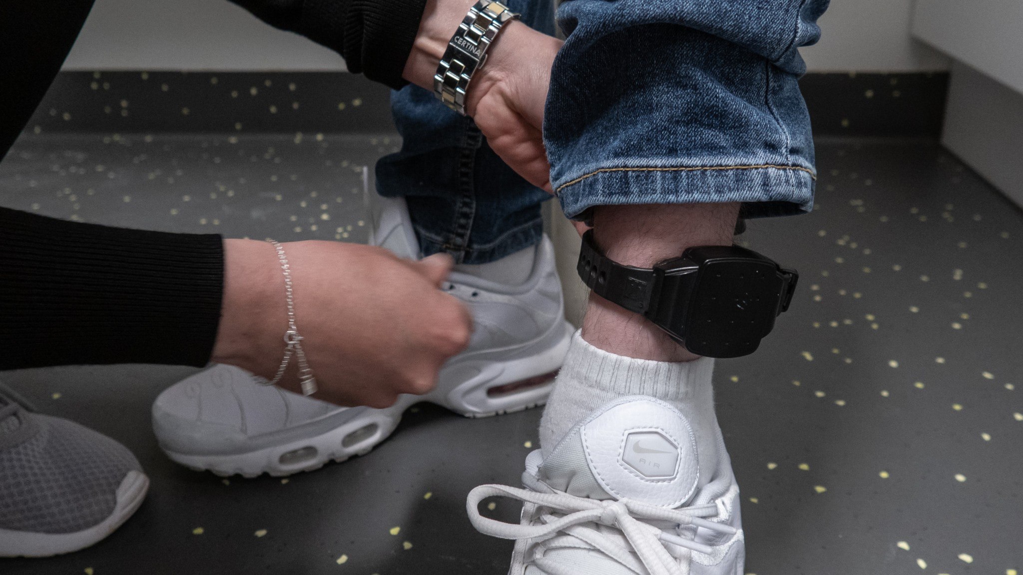 ⚡️ تحقیق جدید: به افراد بیشتری پابند الکترونیکی پیشنهاد میشود