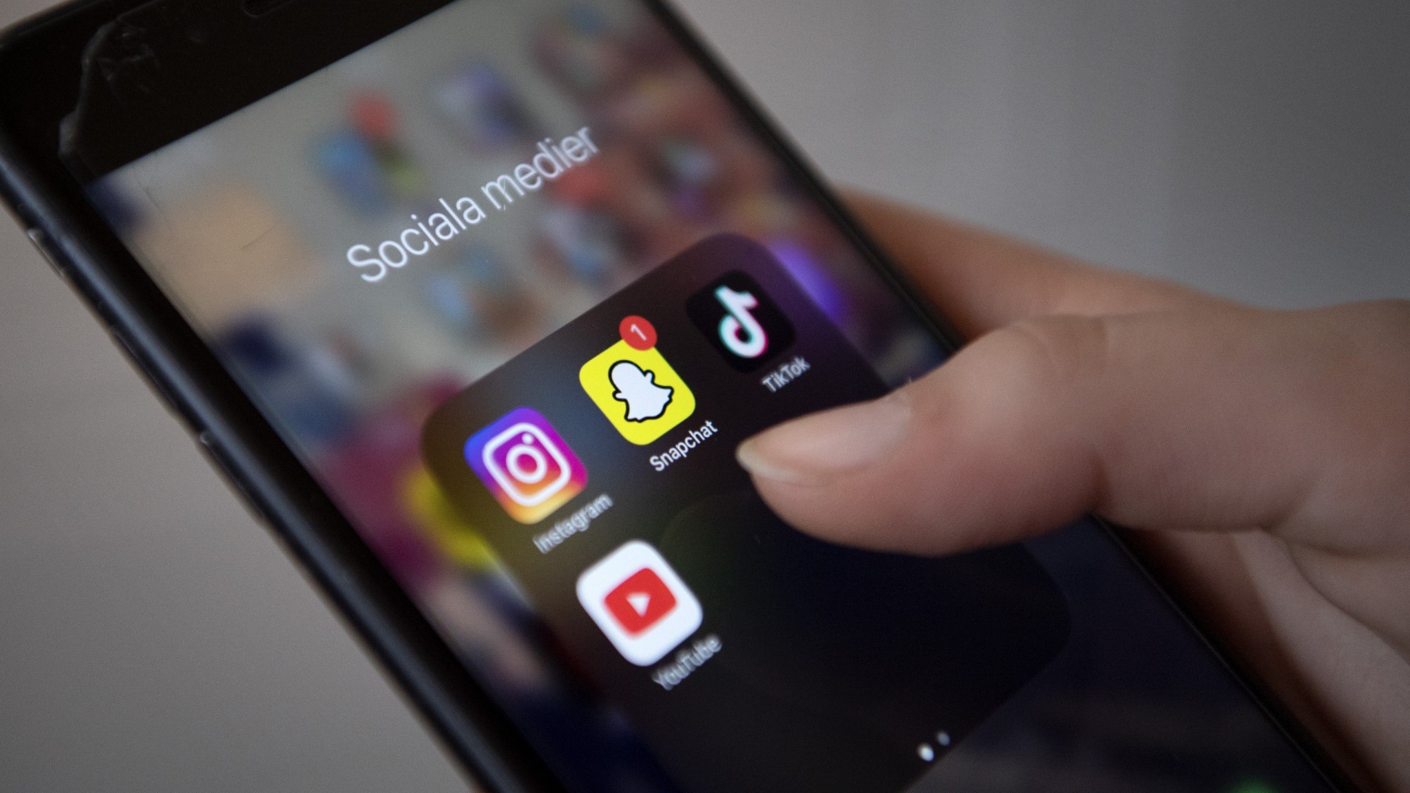 ⚡️ اداره بهداشت عمومی سوئد: حداکثر سه ساعت استفاده از صفحه نمایش برای ۱۷ ساله‌ها