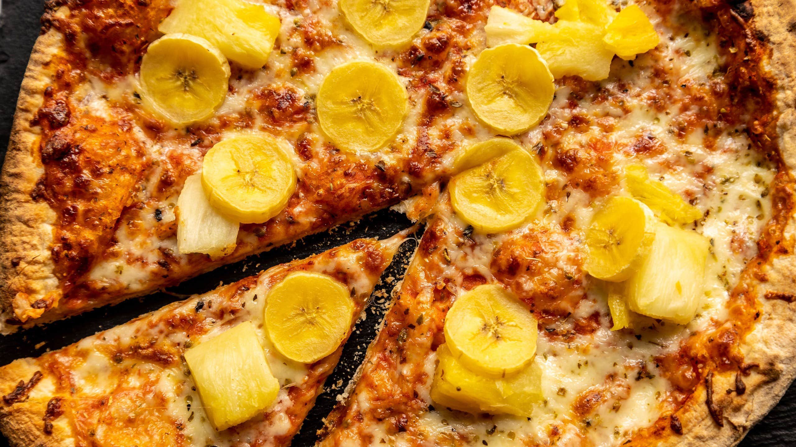 ⚡️ جهان پیتزای موز سوئدی را مسخره می‌کند: “عجیب و غریب”