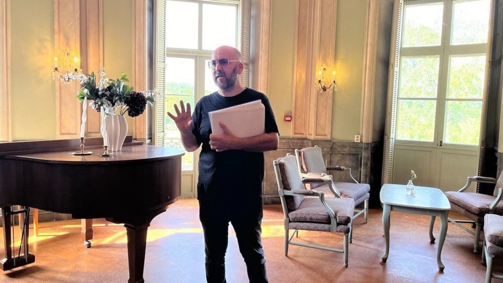 ⚡️ هواداران از سراسر جهان تمایل دارند مکان‌هایی را ببینند که سریال Young Royals در ایکرو فیلم‌برداری شده است