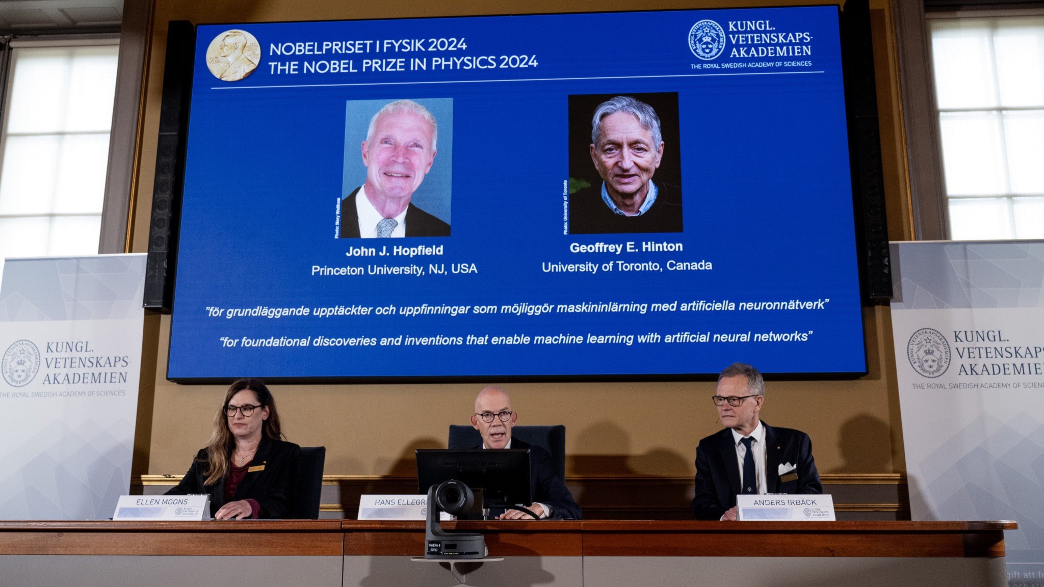 ⚡️ جایزه نوبل فیزیک امسال به پژوهش‌هایی اهدا شد که بر یک سیستم شبیه‌ساز مغز انسان تمرکز دارند