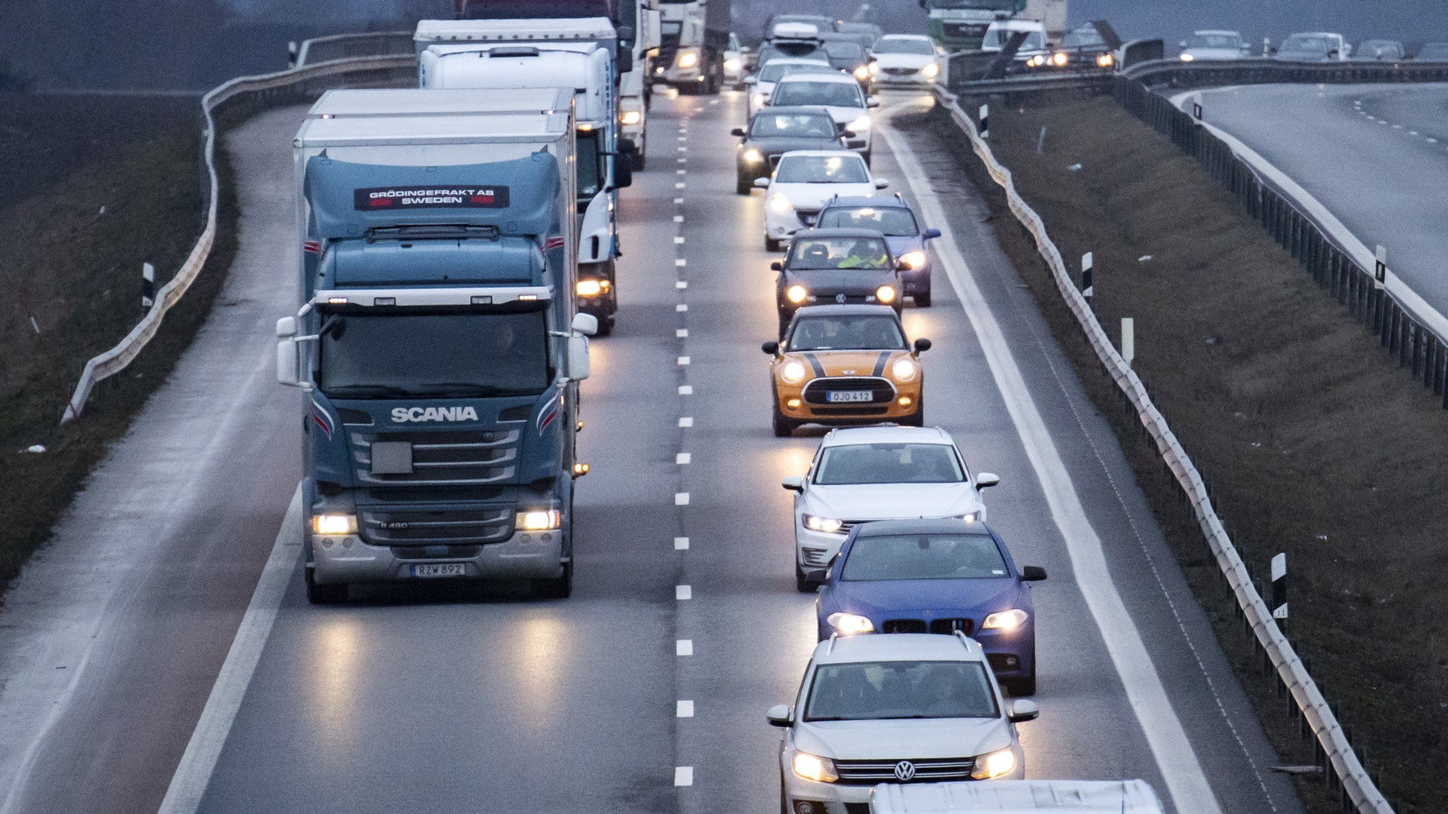 ⚡️  کم کردن تعهد کاهش انتشار گازهای گلخانه‌ای، برای برخی از شرکت‌های حمل و نقل تاثیر چندانی ندارد