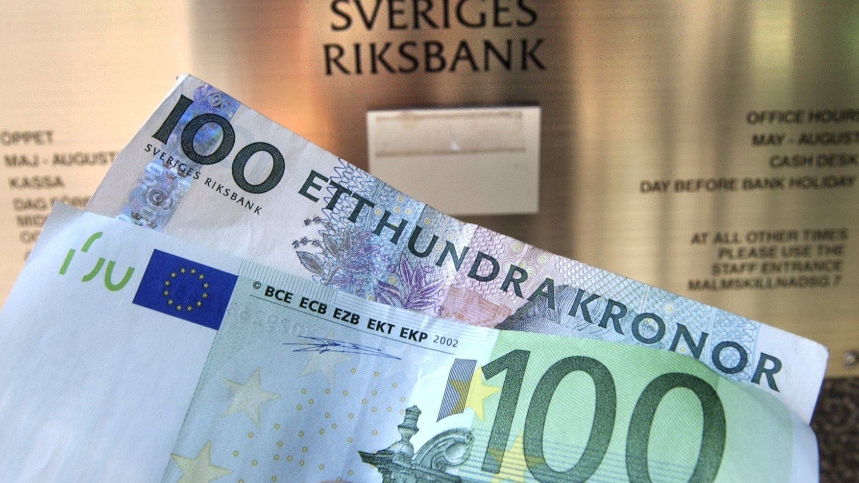 ⚡️ به این دلیل ممکن است کاهش نرخ بهره در زمستان متوقف شود!