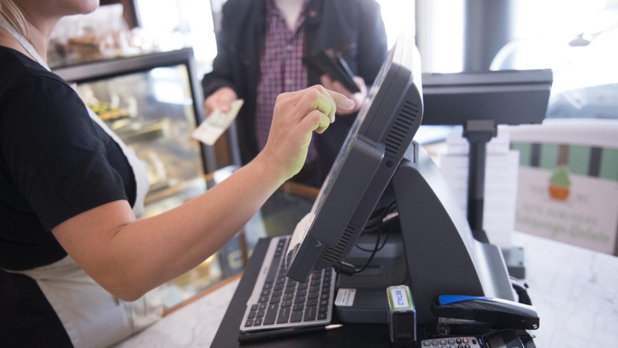 ⚡️ اتحادیه بازرگانی خواستار افزایش ۱۳۰۰ کرونی دستمزد شد