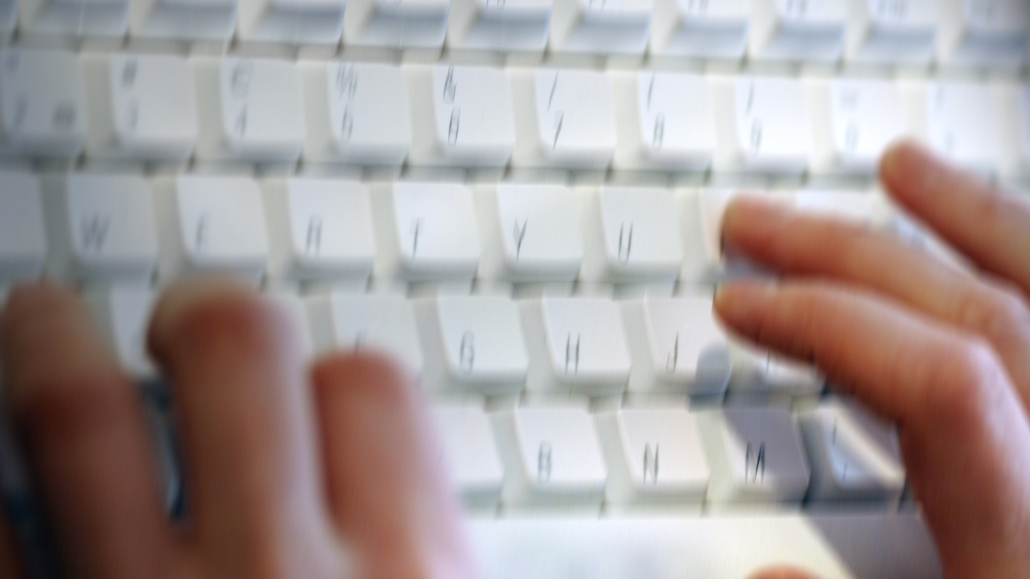 ⚡️ در یک عملیات گسترده علیه تولید و انتشار تصاویر سوءاستفاده از کودکان با استفاده از هوش مصنوعی، سه شهروند سوئدی دستگیر شدند