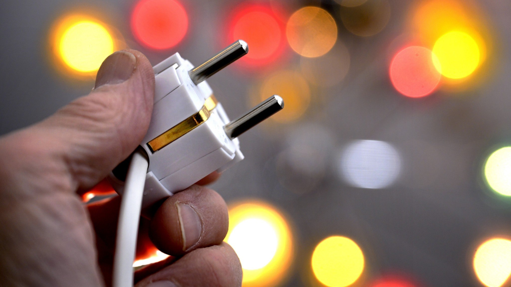 ⚡️ پیشبینی جدید: این مناطق در پنج سال آینده برق ارزانتر خواهند داشت و در این مناطق گرانتر خواهد شد