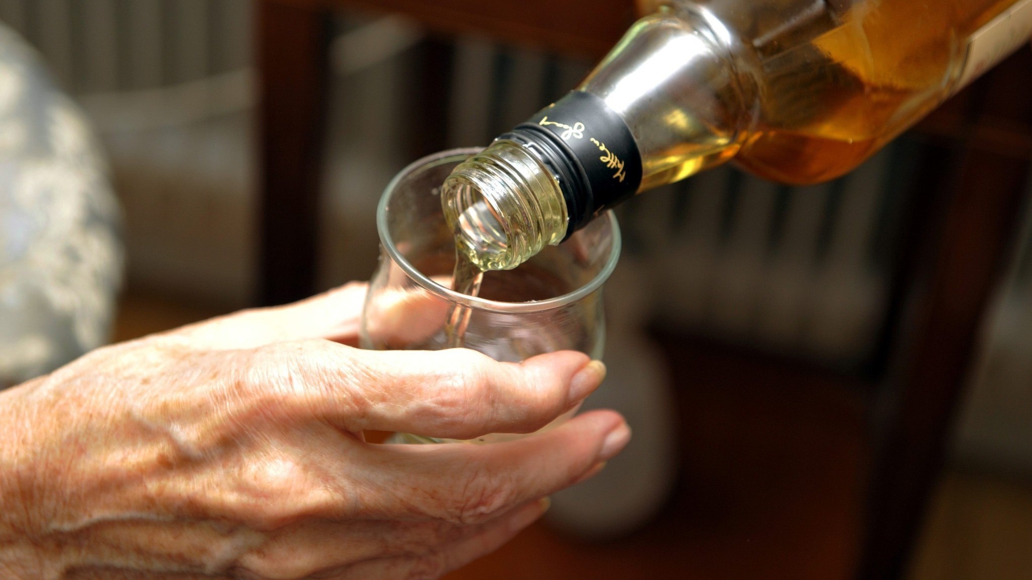 ⚡️ چالش مراقبت در منزل با افزایش مصرف نوشیدنی‌های الکلی توسط سالمندان