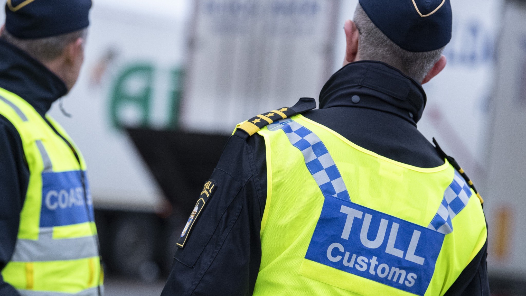 ⚡️ هشدار به عرب زبانان در مورد گمرک سوئد: “پلیس پول ها را می‌گیرد”