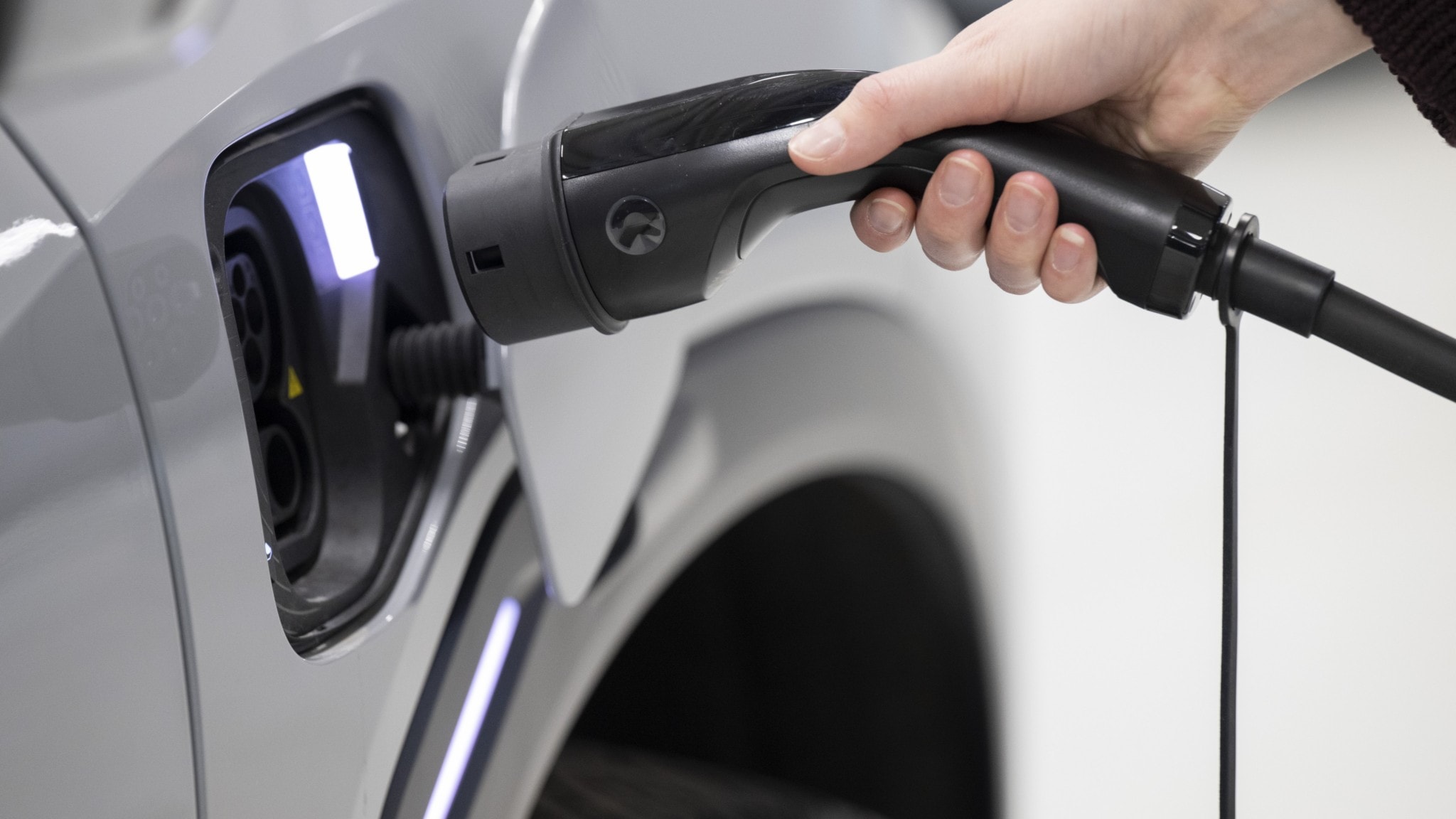 ⚡️ نتیجه یک مطالعه جدید نشان میدهد،
خودروهای برقی انتشار آلایندههای کمتری نسبت به سایر خودروها دارند.