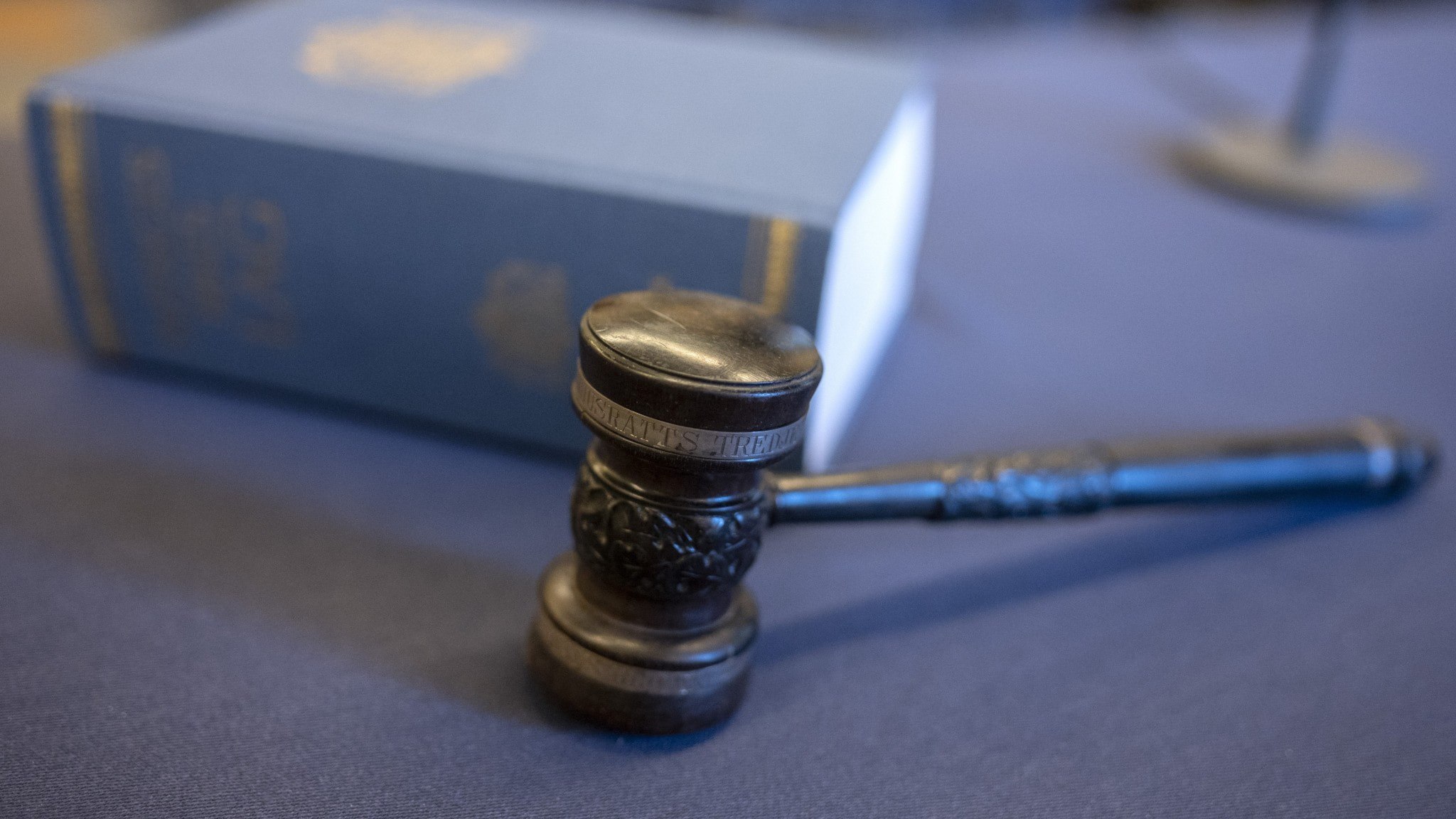 ⚡️ خطاب کردن پلیس به عنوان «فاحشه»؛ حکم صادر شد