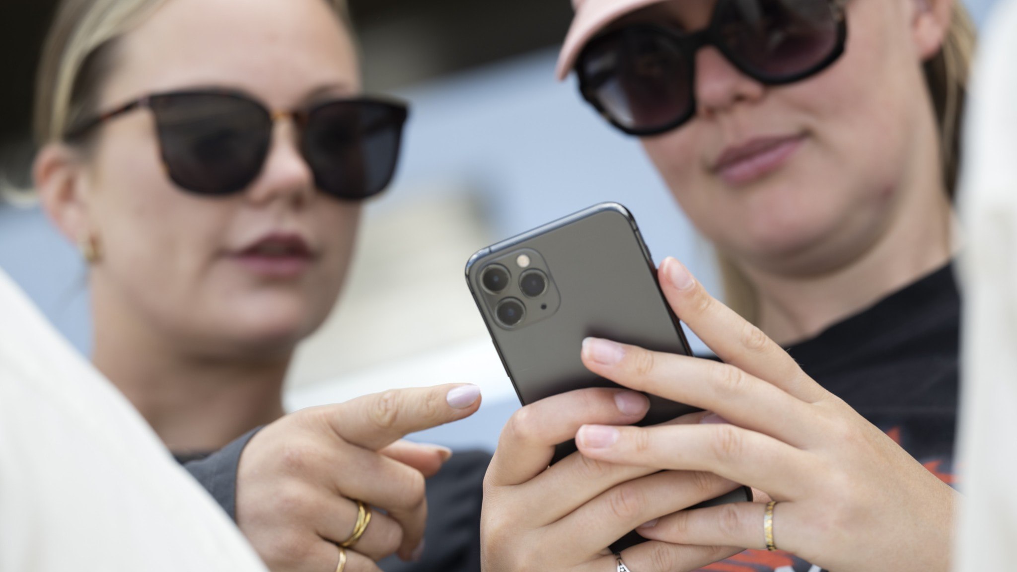 ⚡️ دولت: زمان استفاده بزرگسالان از صفحه‌نمایش‌ها بررسی شود