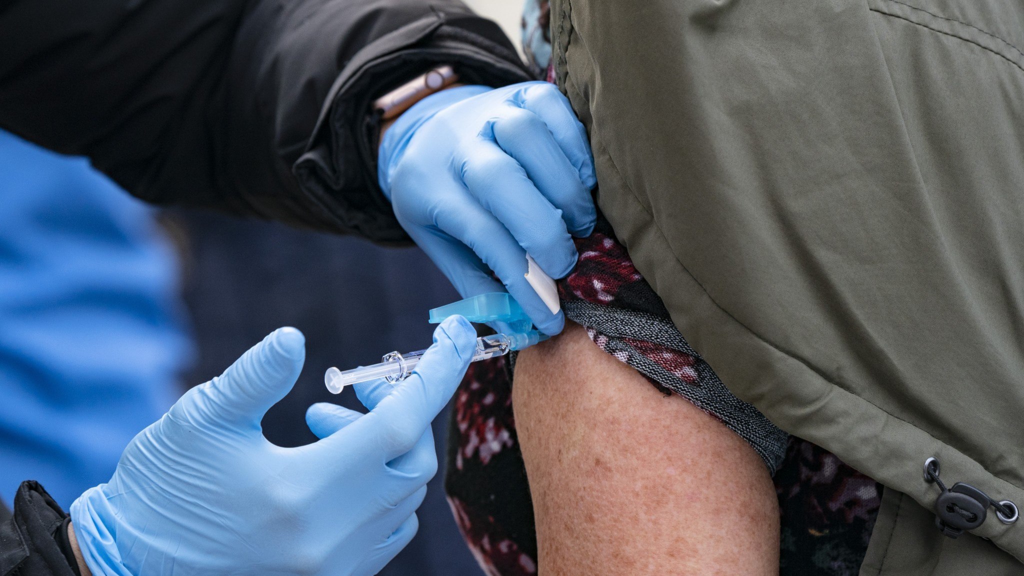 ⚡️ وقت واکسن پاییزی کووید است اما نه برای همه