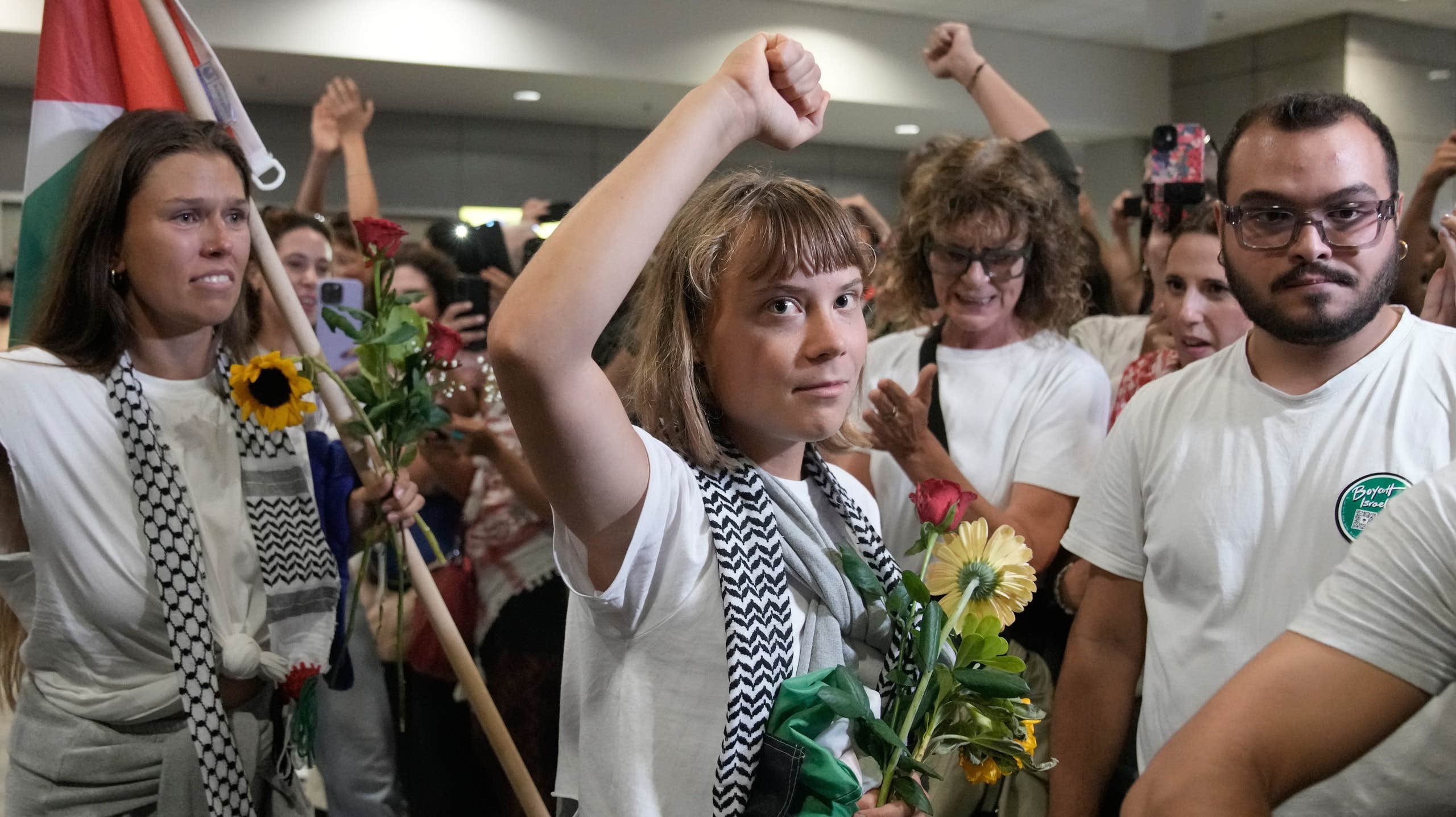 ⚡️ گرتا تونبرگ درباره زندان: «با لگد ضربوشتم شدم»