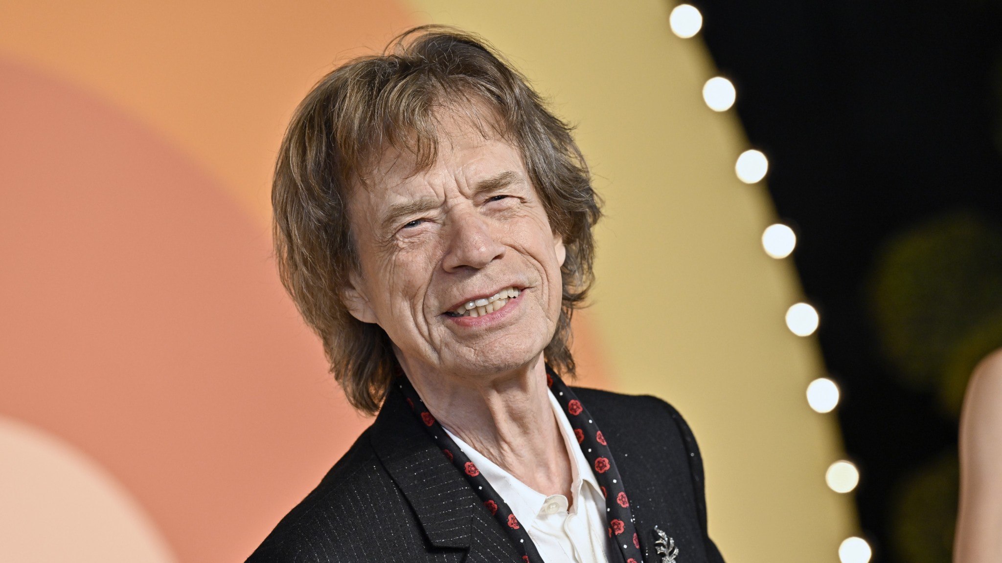 ⚡️ متهم به کلاهبرداری میلیونی – پولها را برای «میک جگر» فرستاد!