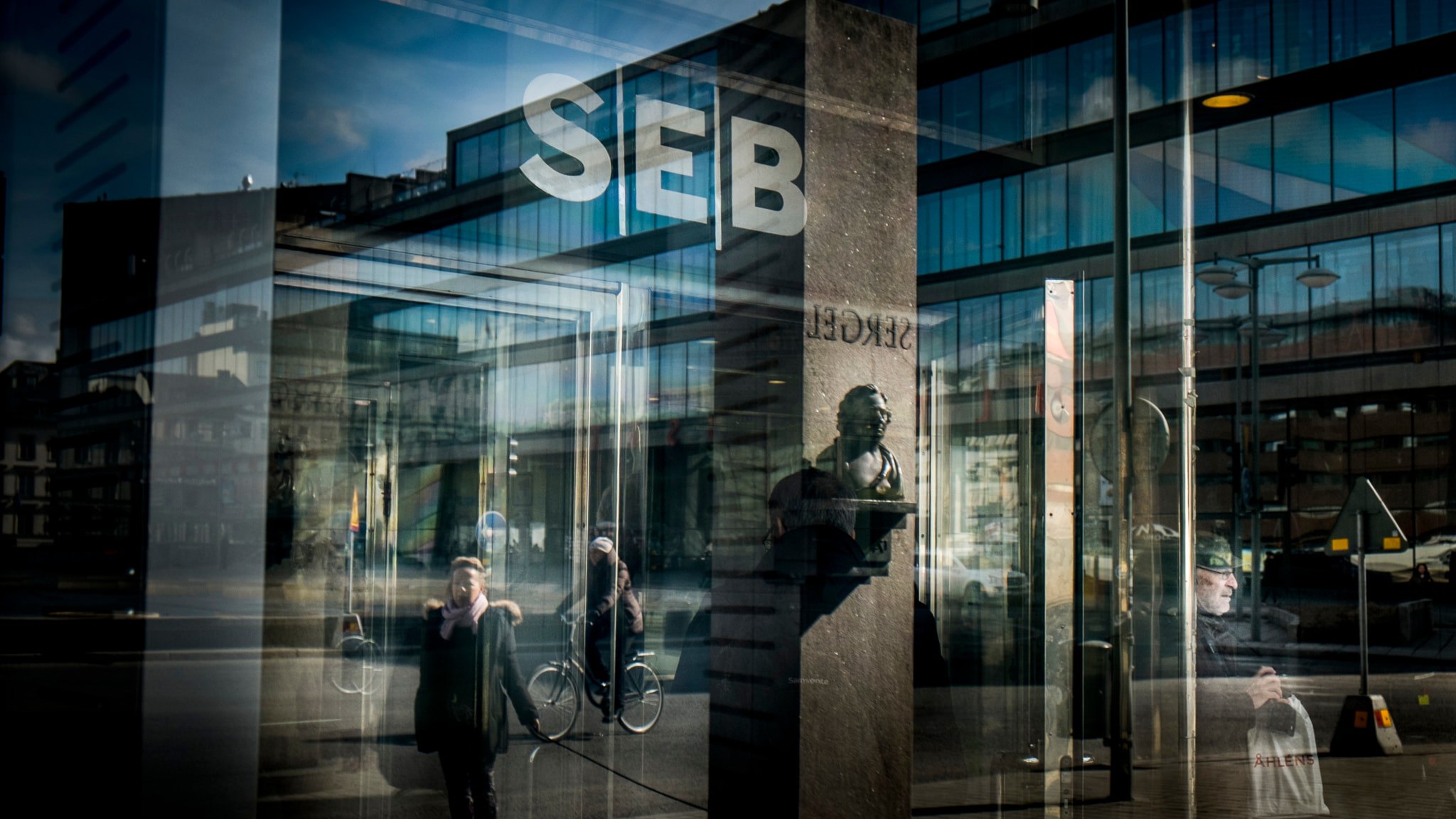 ⚡️ انتقاد از نرخ بهره صفر بانکها برای حسابهای پسانداز: «معاملهای زیانبار»