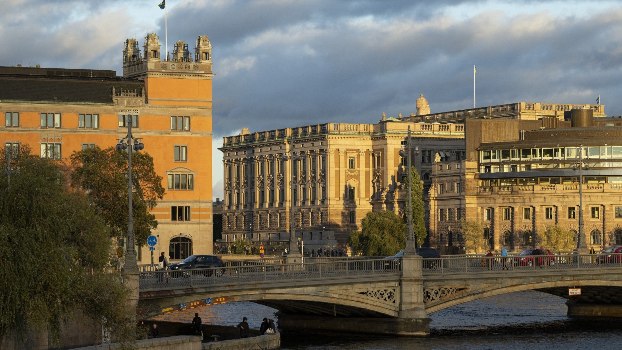 ⚡️ پس از افشاگریهای اکوت در مورد معاملات سهام؛ دستورالعملهای جدید برای وزرا