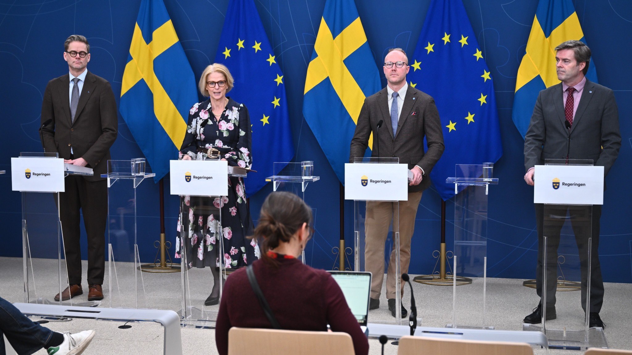 ⚡️ دولت الزامات سختگیرانهتری برای دریافت کمکهای مالی توسط مهاجران اعمال میکند