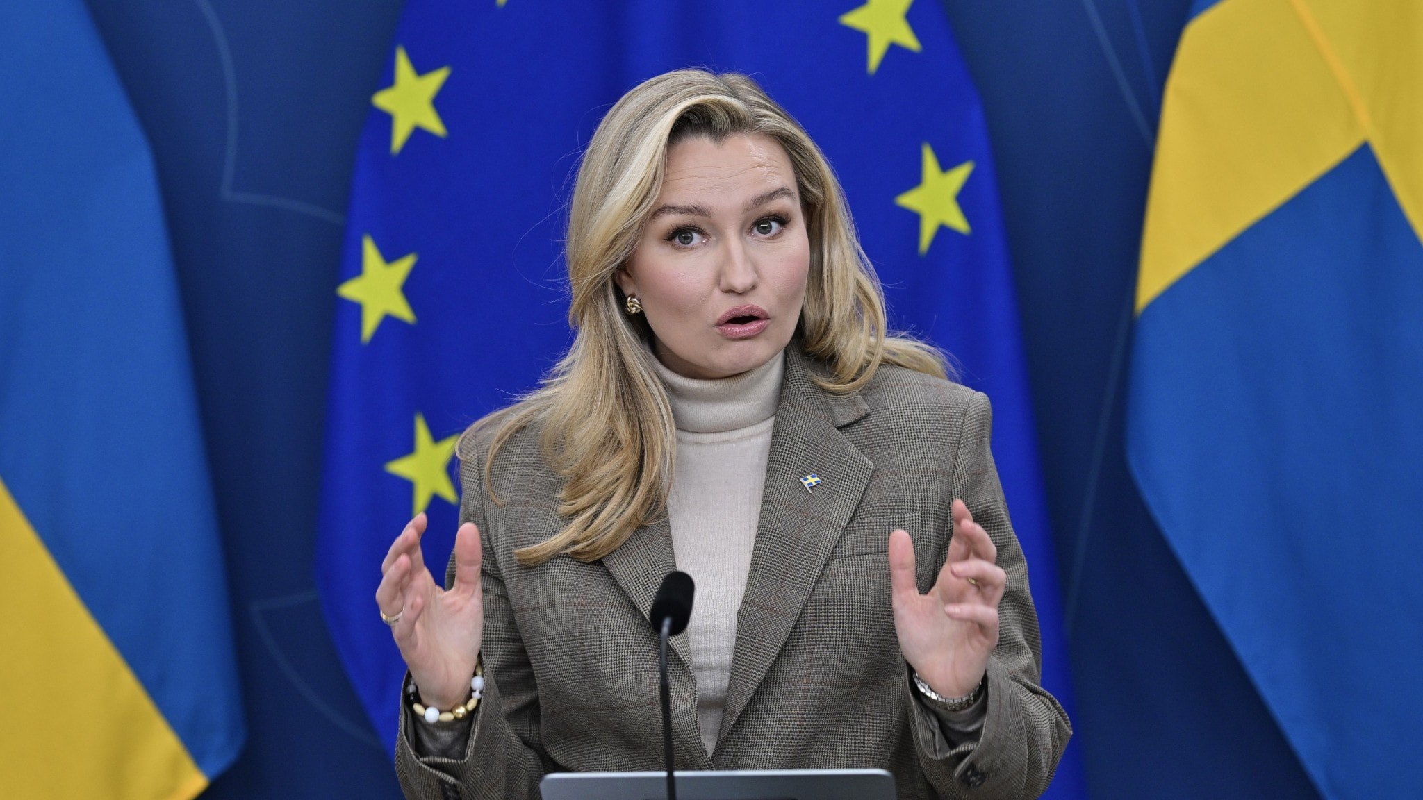 ⚡️ ابا بوش: «هزینه غیرمنطقی برق می‌تواند حذف شود»